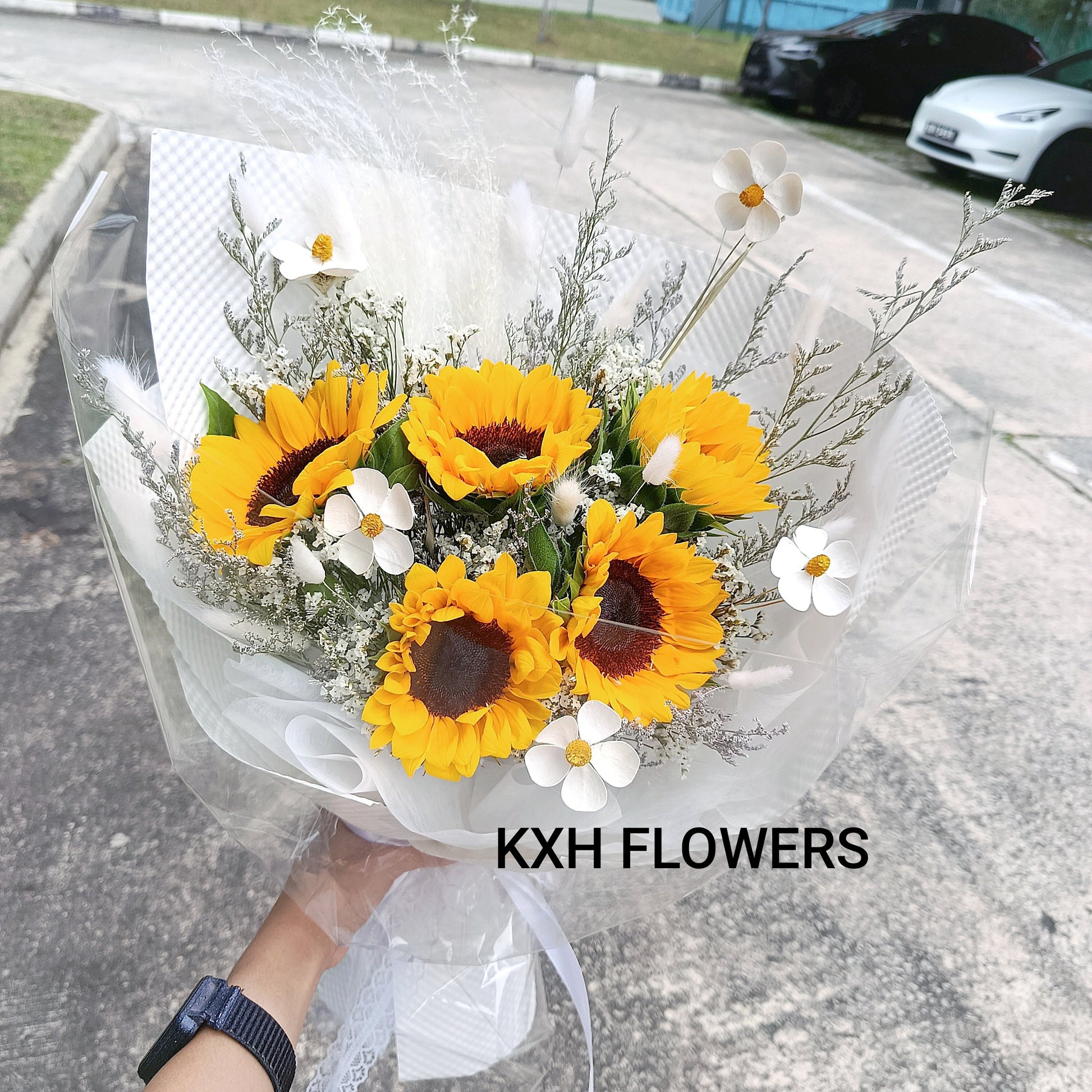 5 sunflowers simple elegant bouquet white wrapping with protective cellophane layer singapore florist sunflower delivery