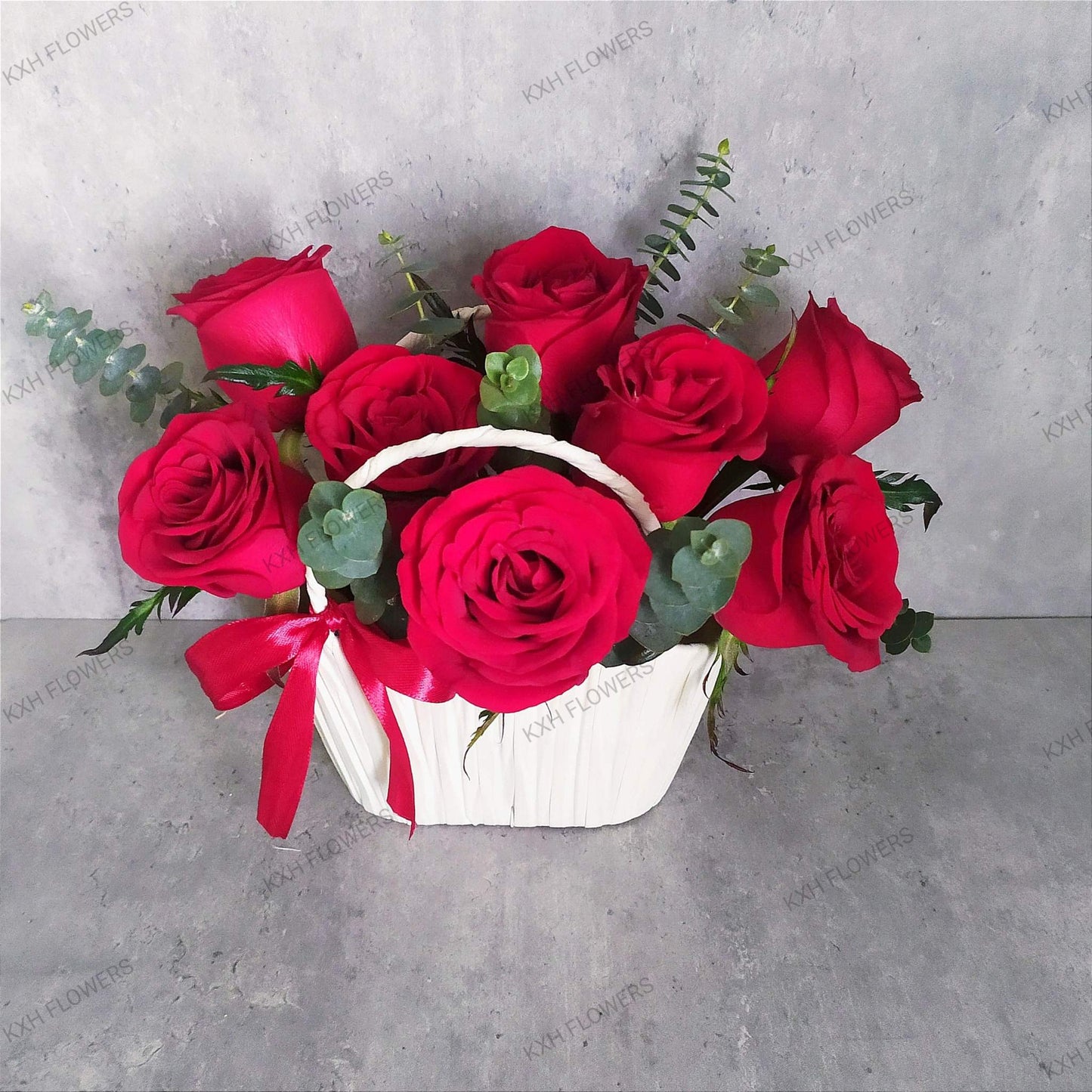 8 red roses floral bag arrangement kallang florist free delivery