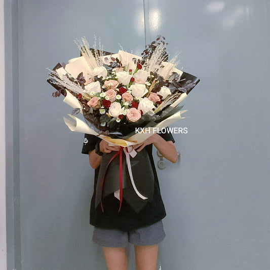 9 ivory roses 9 cappuccino roses in cream and black wrapping big bouquet singapore florist sg delivery