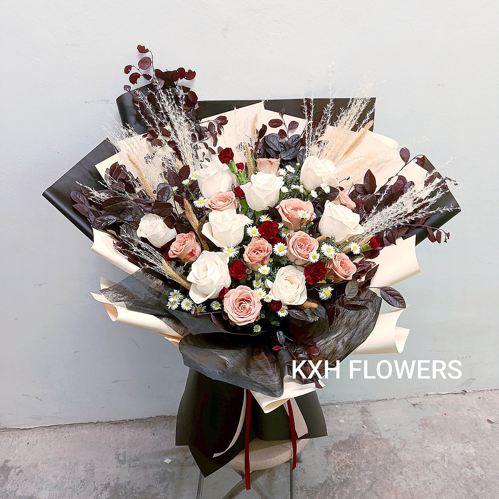 big bouquet of ivory and cappuccino roses singapore florist sg delivery