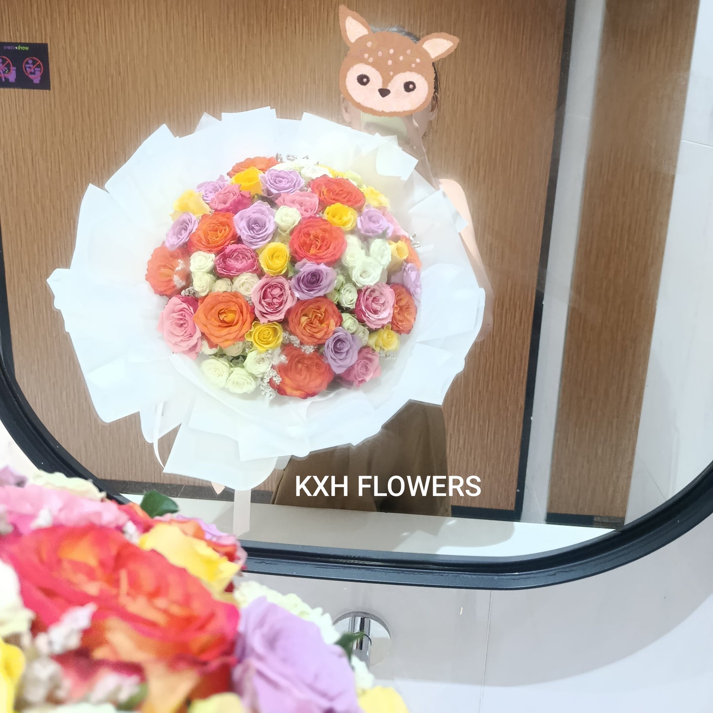 big bouquet size comaprison with model premium flowers sg flower delivery