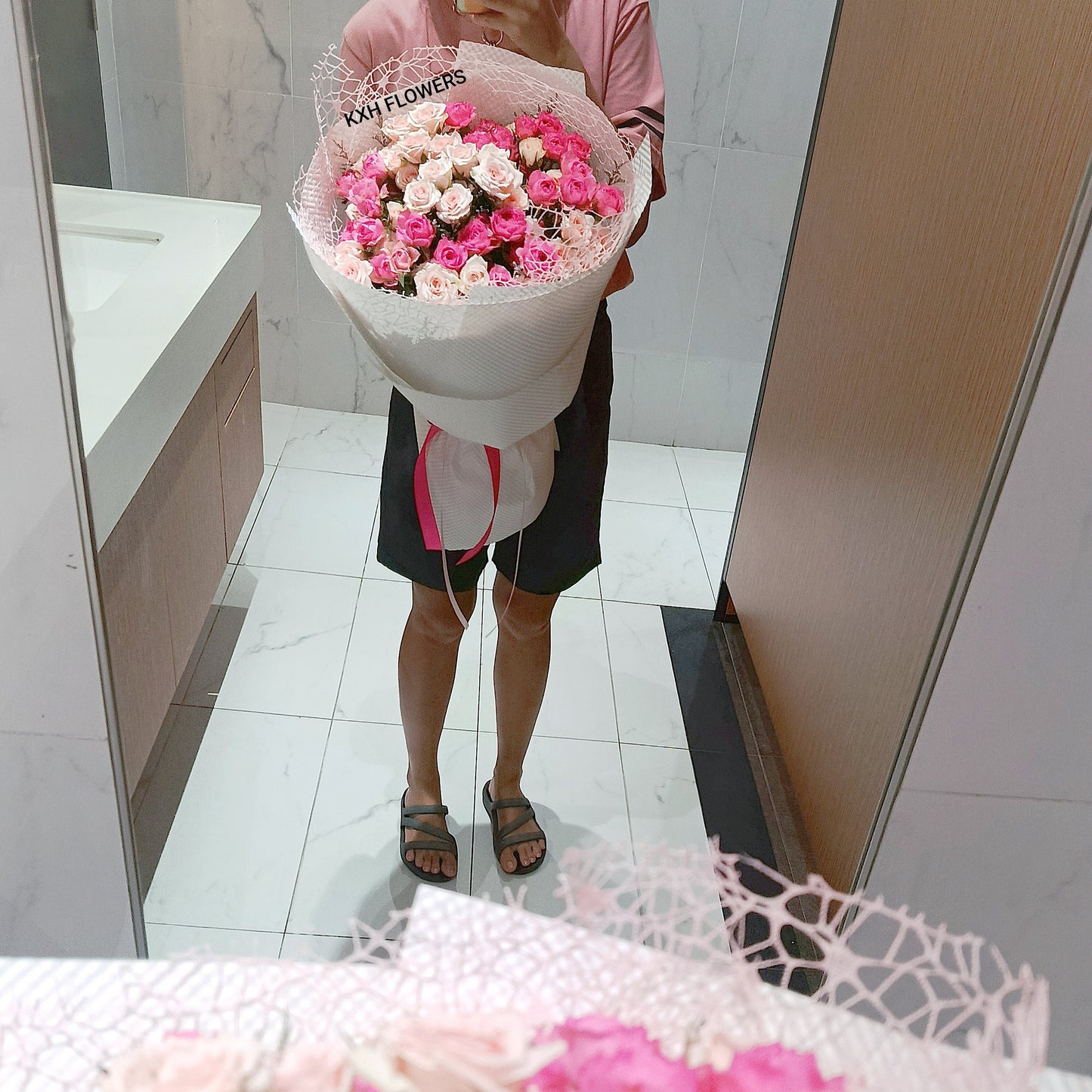 160cm person holding pink spray roses bouquet singapore flower delivery