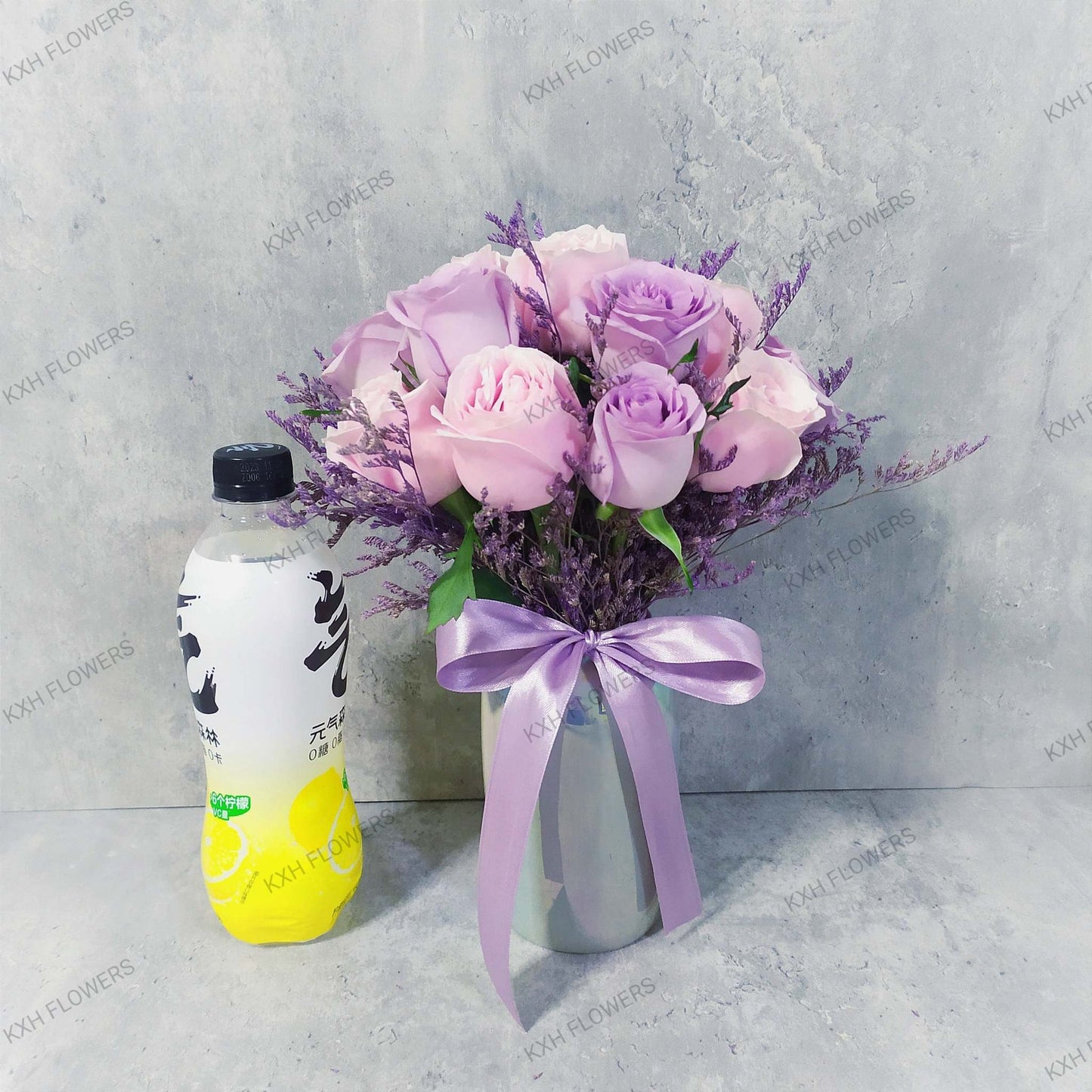 16 roses flowers in vase singapore florist online delivery