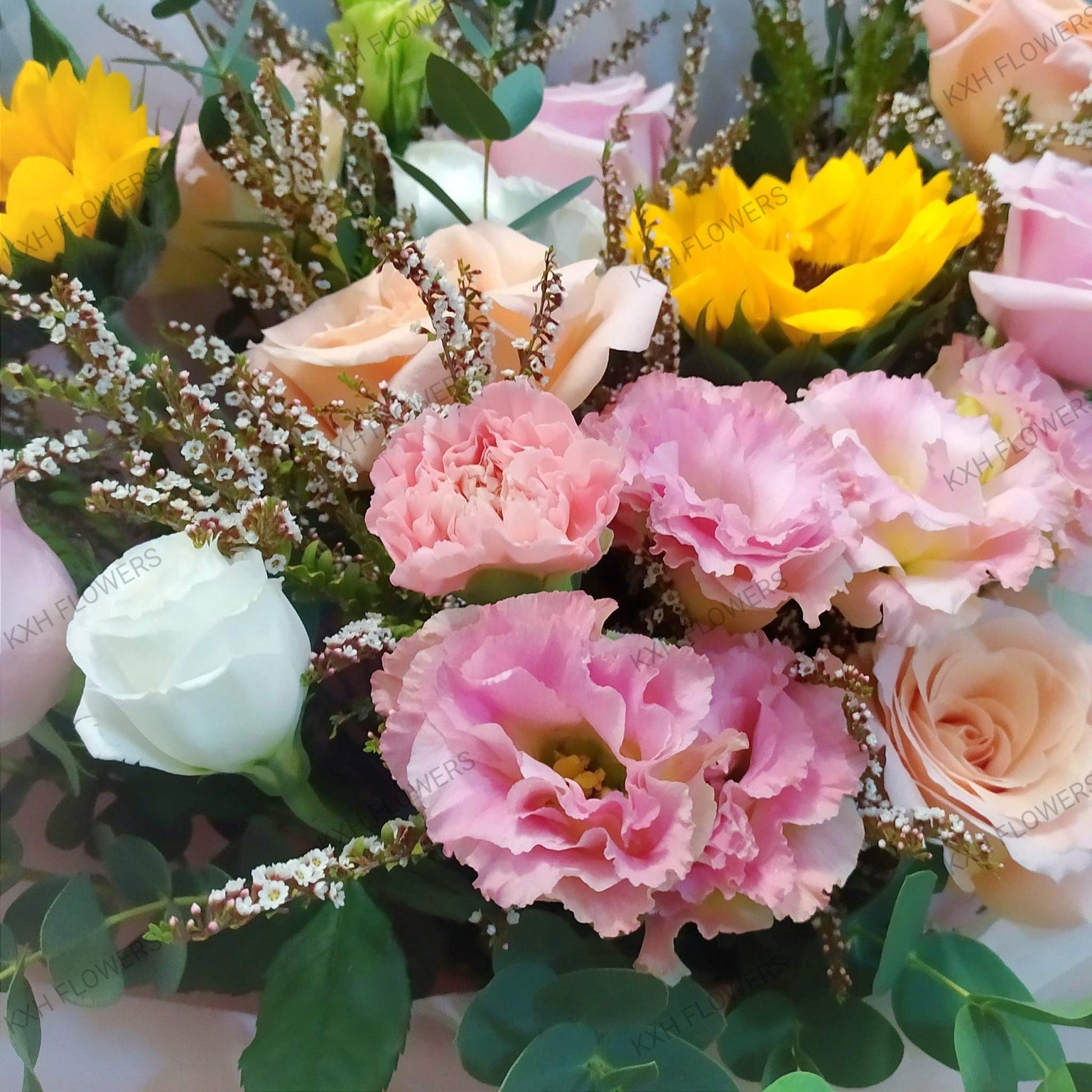 Sunflowers and Roses Bouquet kxhflowers kallang florist free delivery