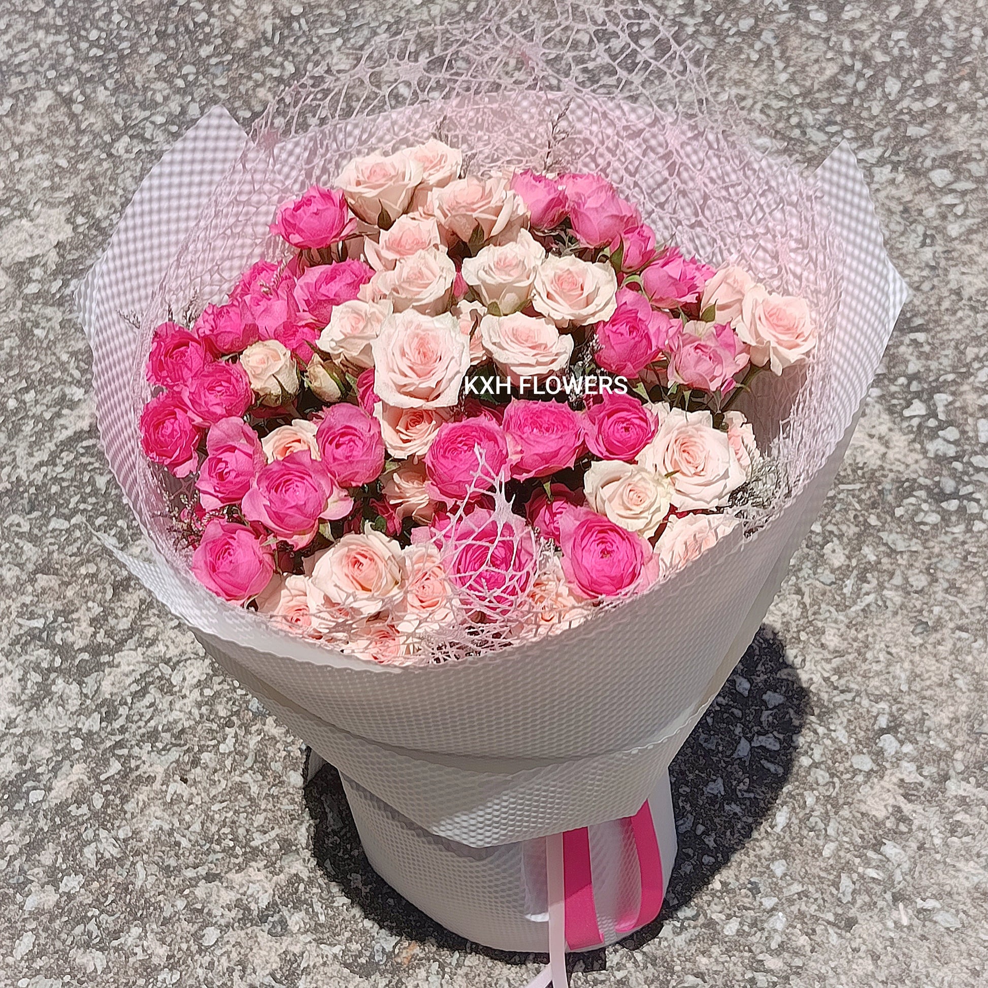 mixed hot pink and light pink spray roses bouquet singapore florist free delivery