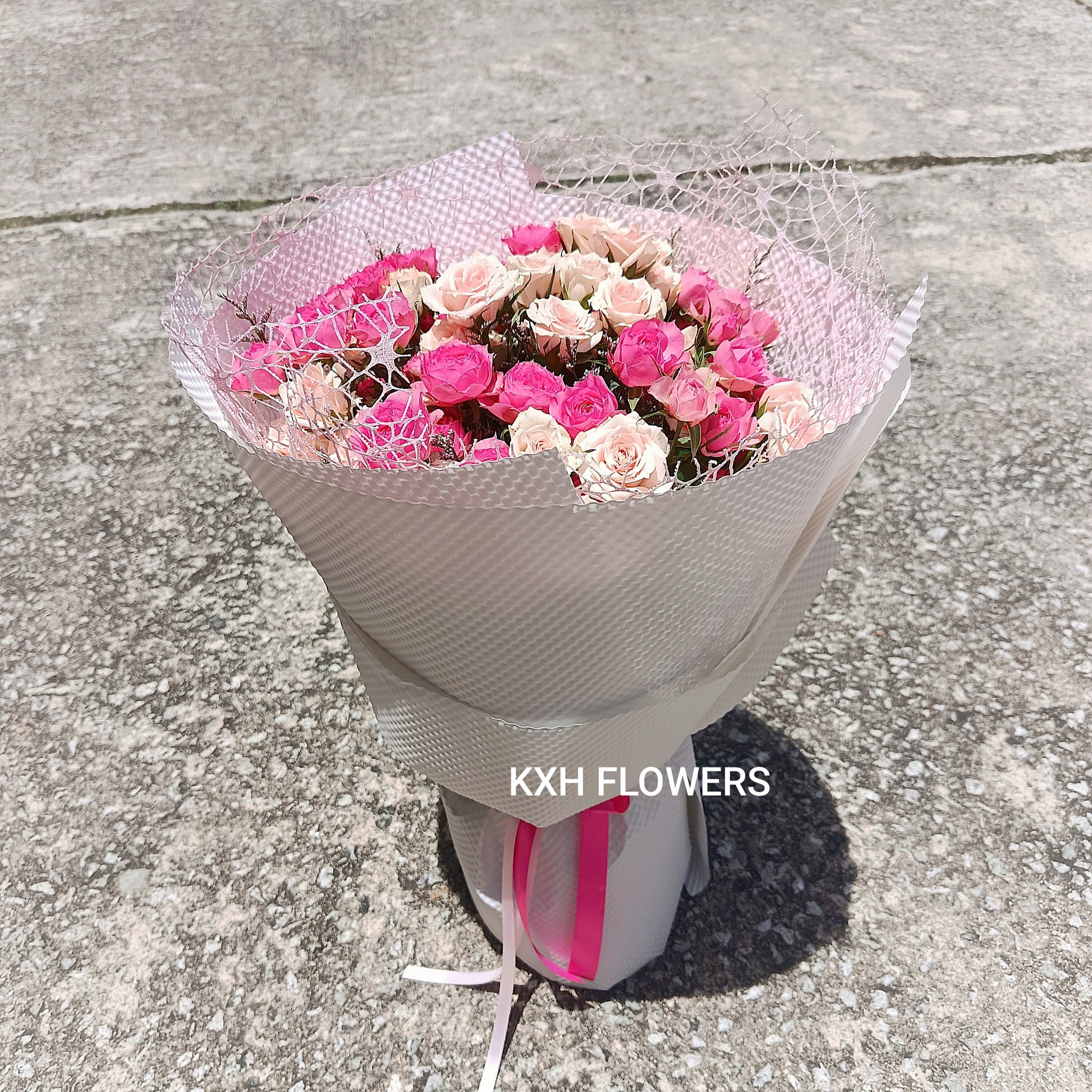 16 stems spray roses mini pink roses singapore florist sg delivery