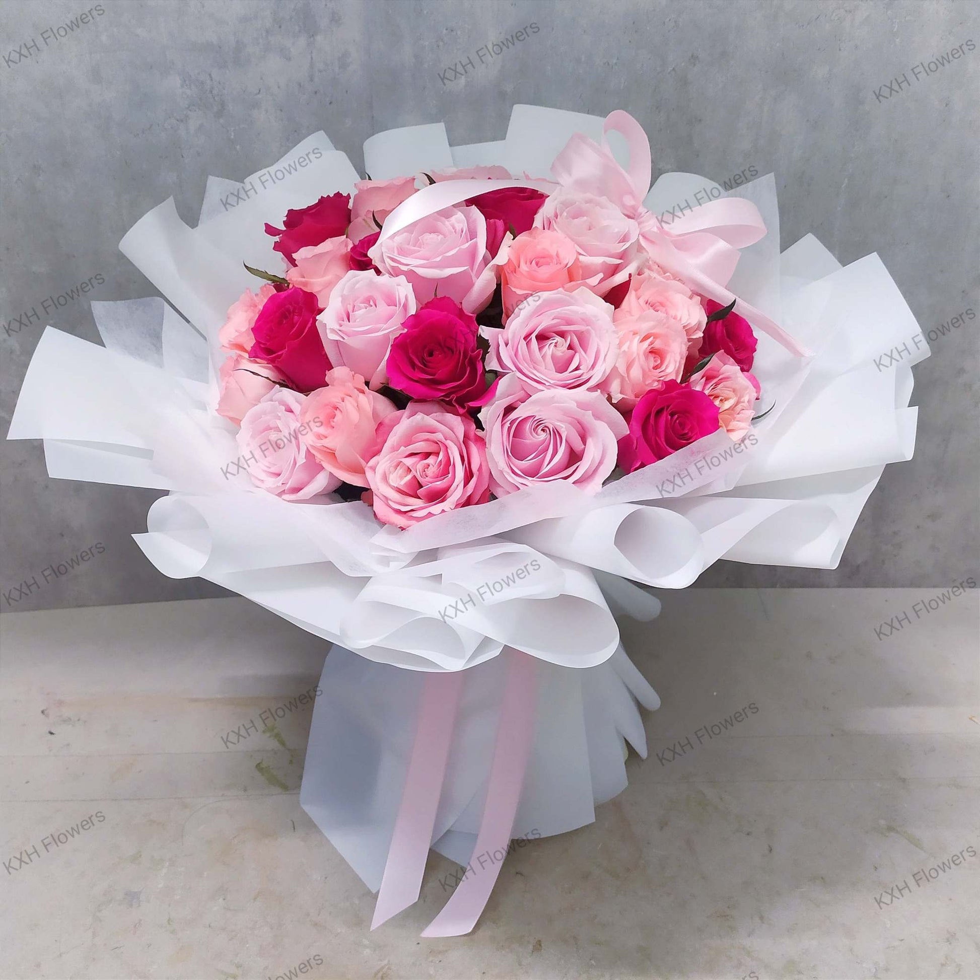 35 mixed pink roses