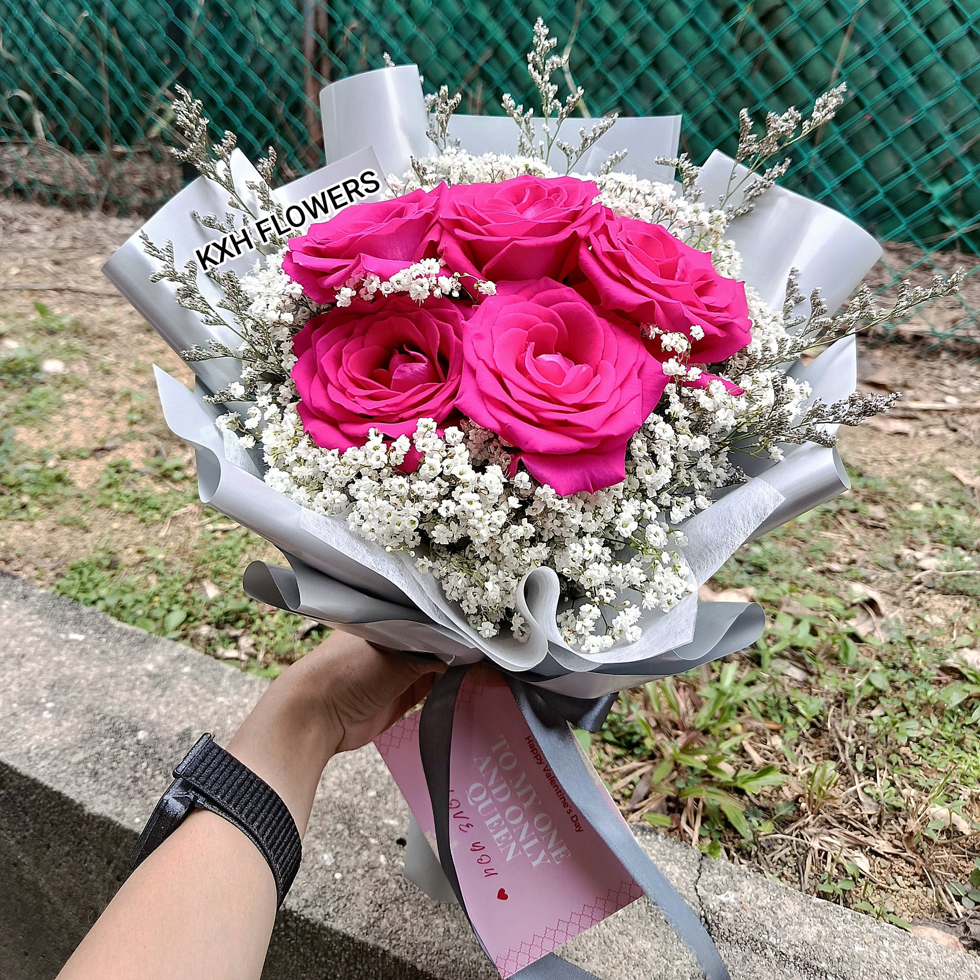 5 hot pink roses with baby's breath free SG delivery singapore florist