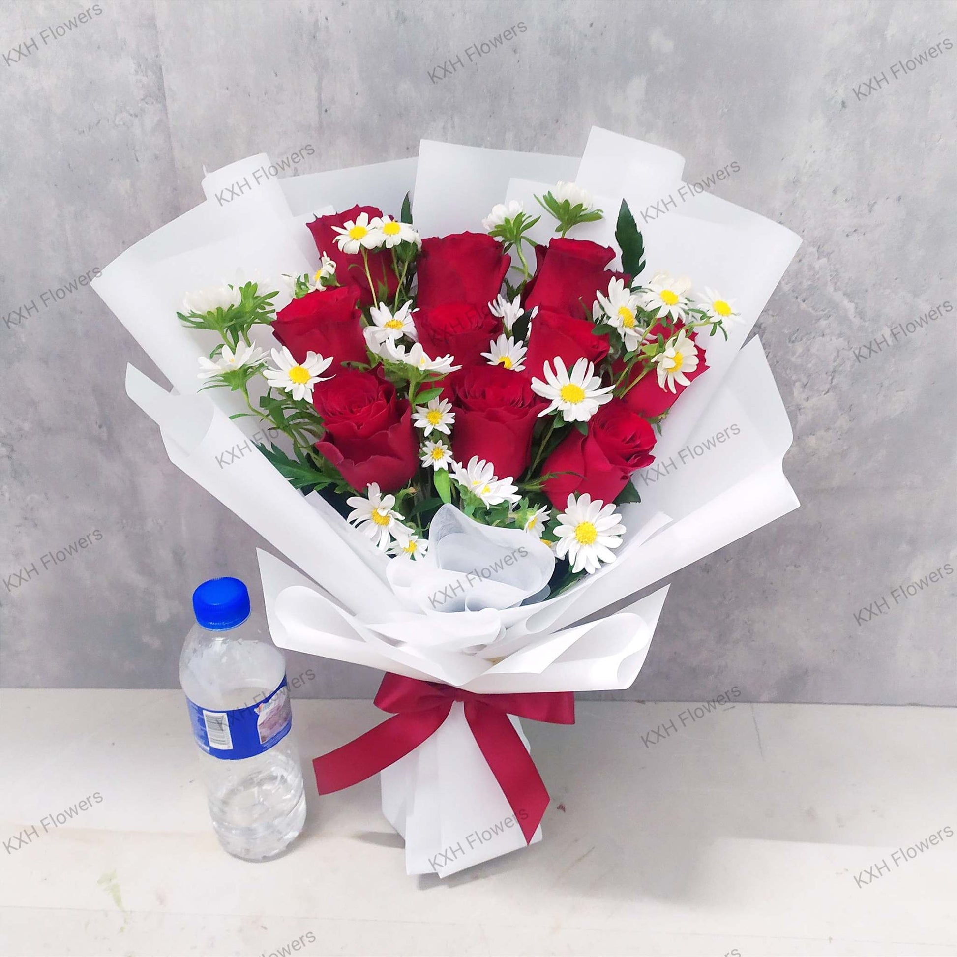 red roses and daisies bouquet with free delivery SG