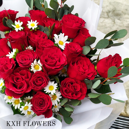 customized reflexed red roses bouquet singapore flower delivery