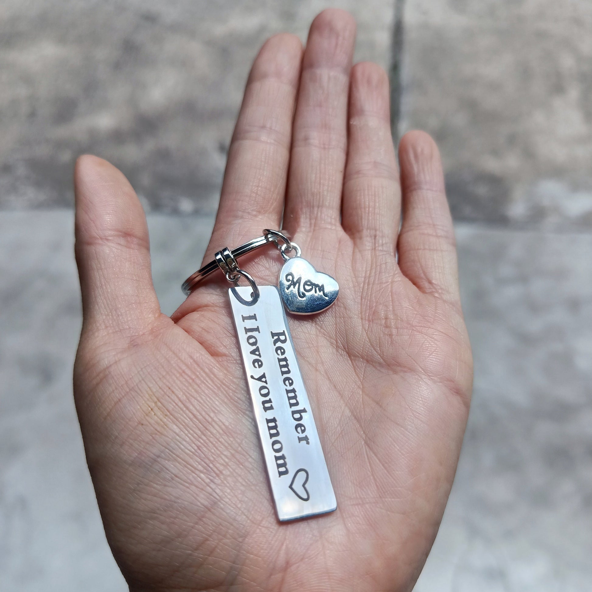 4.8cm metal keychain with message for mother's day