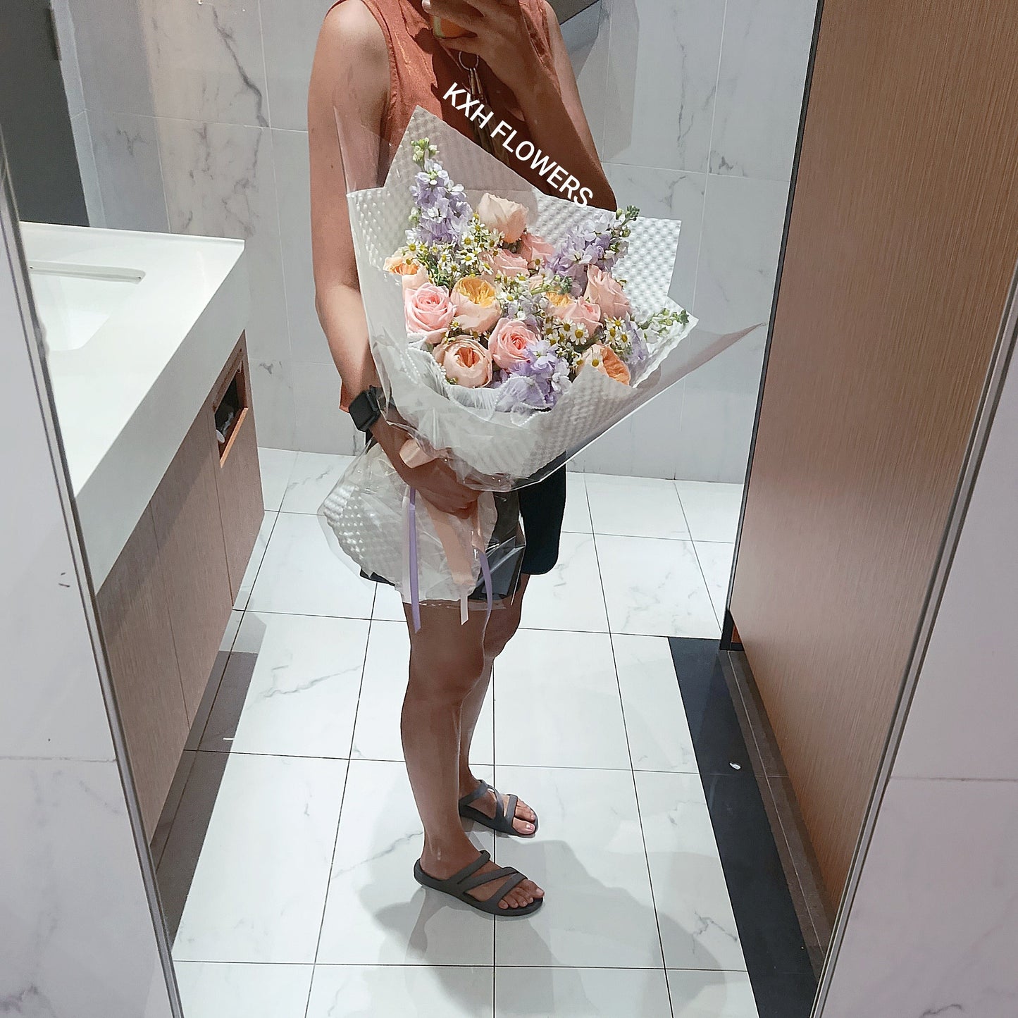 garden roses, matthiolas and mini daisies bouquet singapore flower delivery