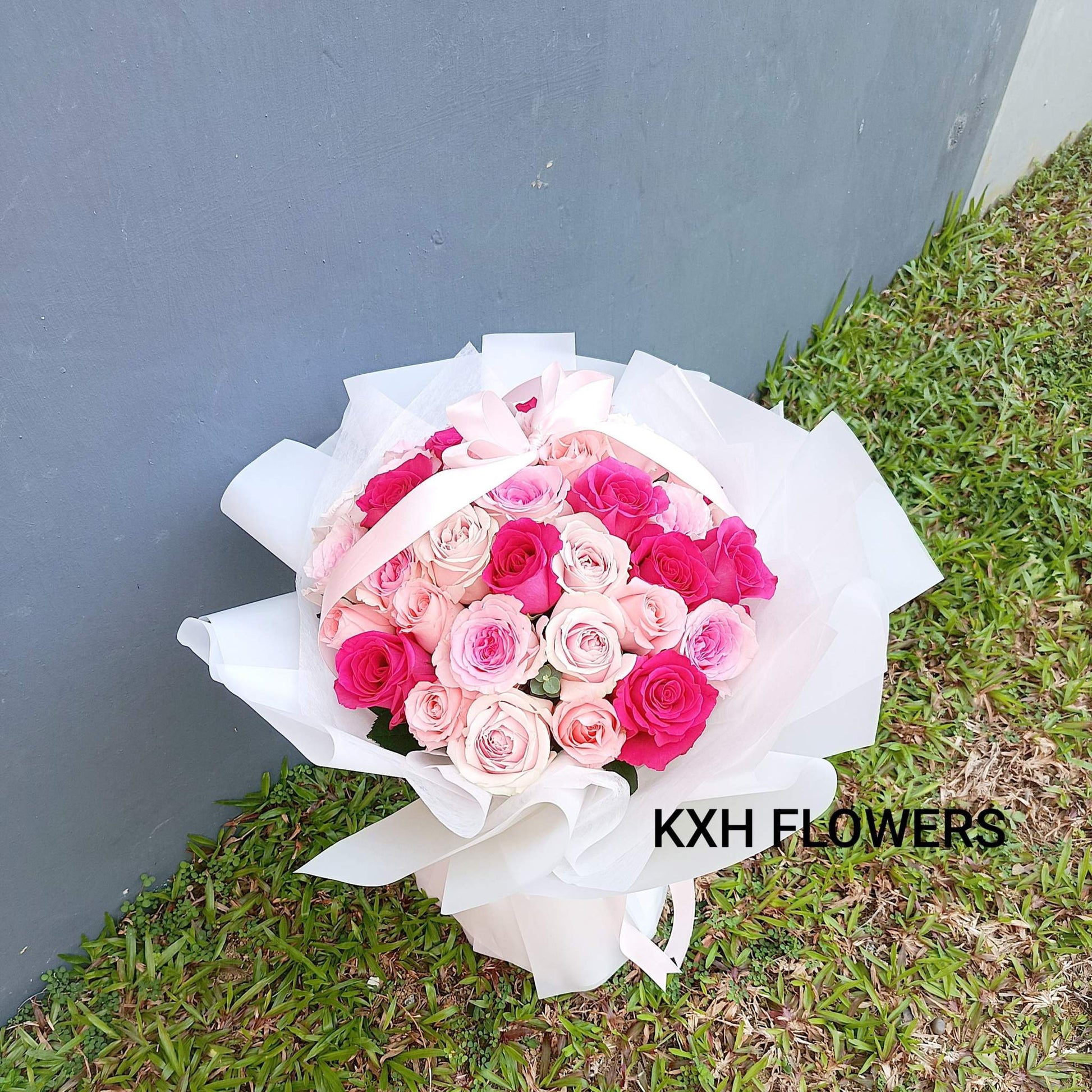 hot pink medium pink and light pink roses bouquet singapore florist delivery