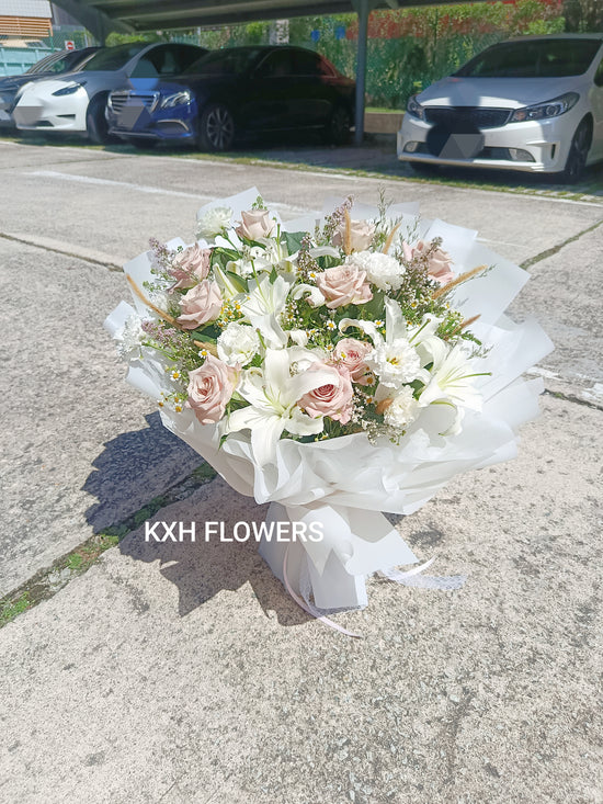 customized white lilies and menta roses big bouquet singapore florist sg free delivery