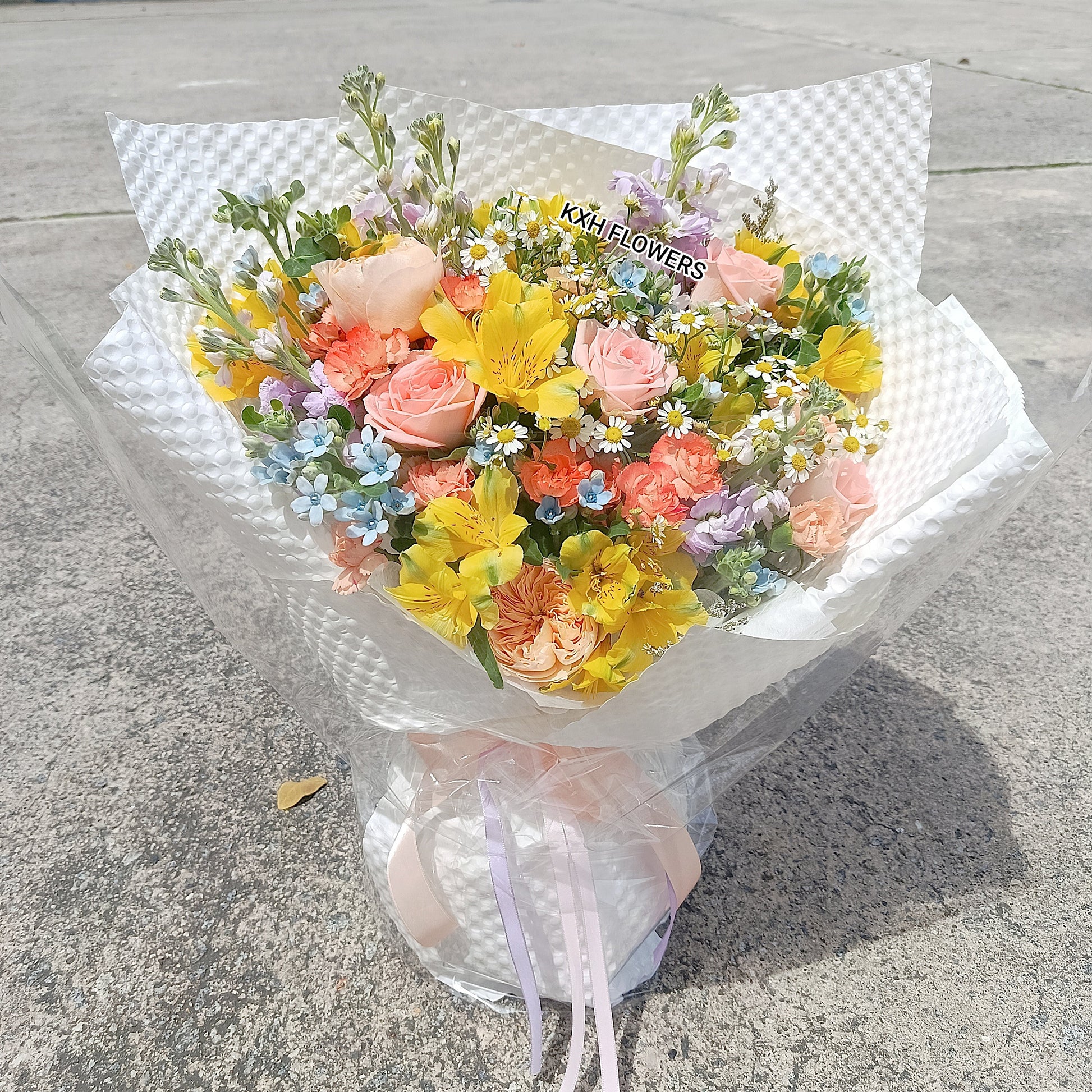 peach garden roses mixed flower bouquet with textured kraft wrapping sg florist delivery
