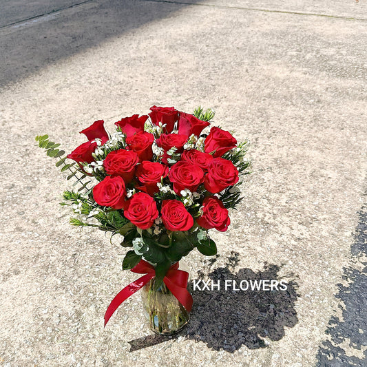 Hand-tied 17 red roses placed in clear vase singapore florist free delivery