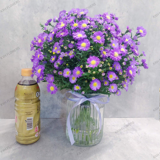 mini daisies in clear vase free singapore delivery