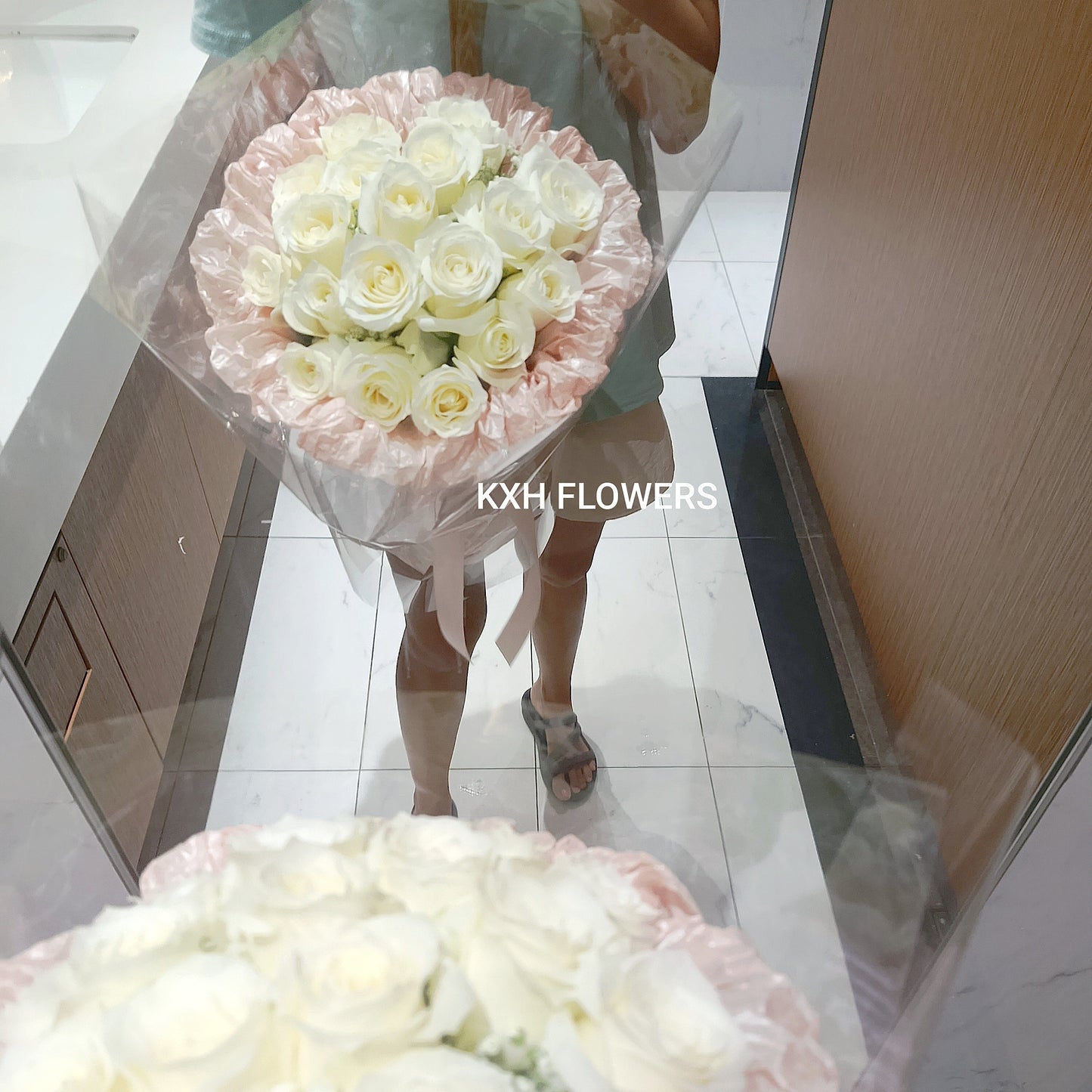 18 white roses sg florist singapore flower delivery